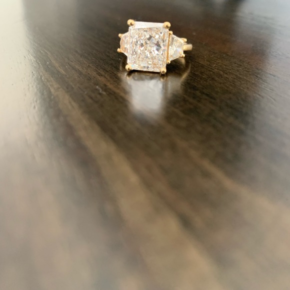 18k Spectacular 4.70Ct Diamond Ring - Picture 9 of 14